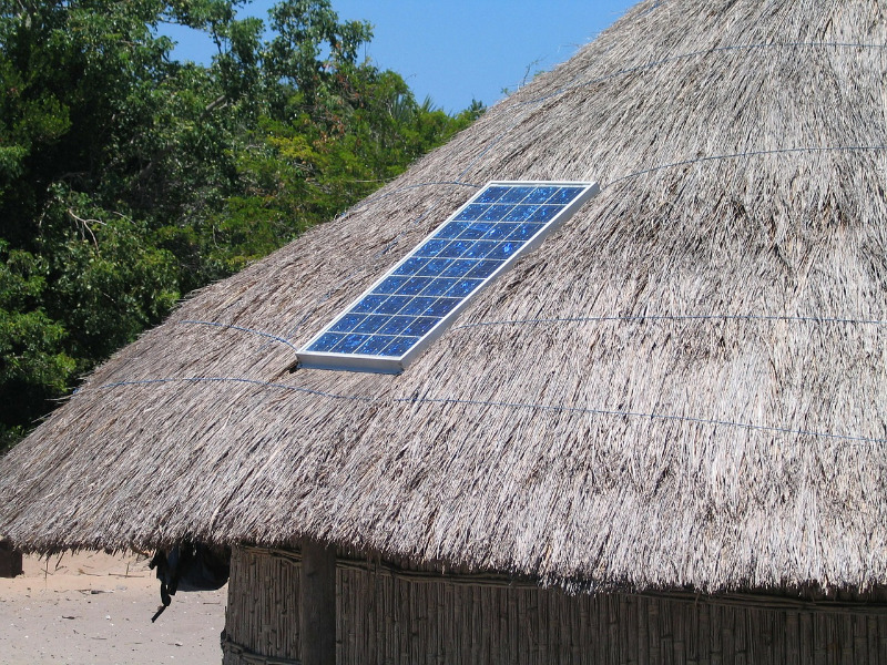 Solarzelle auf Reetdach