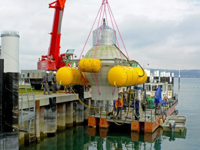 Unterwasser-Kugelspeicher: Feldversuch mit einer Drei-Meter-Kugel im Bodensee.