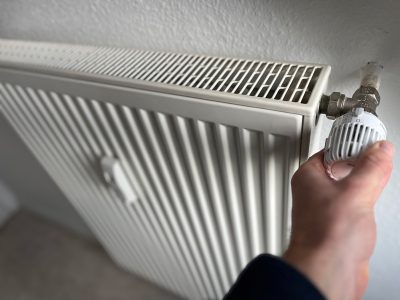 Zurückhaltung beim Heizen: Aufgrund der warmen Wetterbedingungen im Oktober waren die Heizkörper in vielen deutschen Haushalten abgedreht. (Bildquelle: Seebach / Techem).