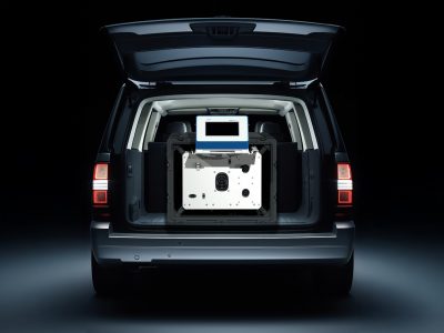 Mit einem neuen Gerät bietet EMH Energie-Messtechnik nun auch eine mobile Lösung für die eichrechtskonforme Prüfung Schnellladesäulen.