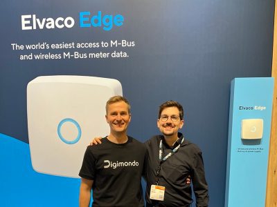 Spartenübergreifende Zählerfernauslesung: Jonas Thiel, Head of Business Development bei der Digimondo GmbH, und Markus Drexler, Geschäftsführer der Elvaco GmbH, schließen auf der Messe E-world 2025 eine strategische Partnerschaft.