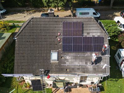 Haushalte sollten daher auf Solaranlagen mit intelligenter Steuerung setzen, um Verluste zu vermeiden