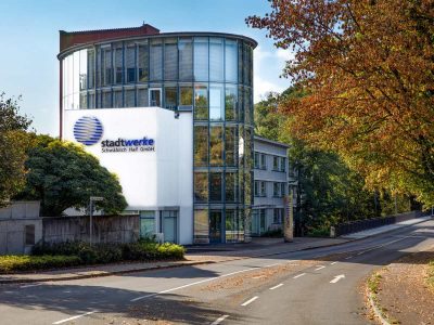 Im Kundeninformationszentrum der Stadtwerke Schwäbisch Hall landen die Anrufe an die zentrale Rufnummer. Ab sofort geht dort die digitale Assistenz ans Telefon