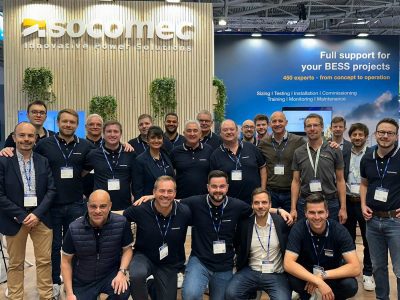Messeerfolg: Auf der ees Europe hat SOCOMEC erstmals die neue Plattform SoLive PRO vorgestellt, hier das Team am Messestand.
