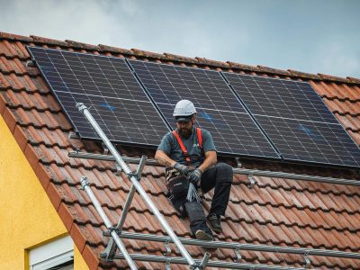 Negative Strompreise sind inzwischen keine Seltenheit mehr: Dieses Halbjahr wurden bereits alle Rekorde gesprengt und verdeutlichen, dass die Diskrepanz zwischen Erzeugung und Nachfrage steigt.