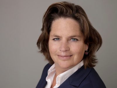 Netzbetreiber stehen unter Dauerstress: Die Zahl der Kundenanfragen steigt rasant, während Genehmigungsprozesse komplex und langwierig bleiben, sagt Marion Schulte, Globale Leiterin Utilities, Transportation & Logistics.