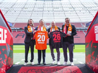 Von links: Adrian Bühler (Director Marketing LumenHaus), Dr. Dai Wang (CEO LumenHaus), Fernando Carro (CEO Bayer 04 Leverkusen), Markus Breglec (Chief Marketing & Innovation Officer Bayer 04 Leverkusen)