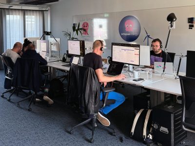 Octopus Energy setzt bewusst auf eigenen, in Deutschland geschulten Kundensupport – und grenzt sich damit von vielen Wettbewerbern ab, die Callcenter-Aufgaben teilweise sogar ins Ausland auslagern.