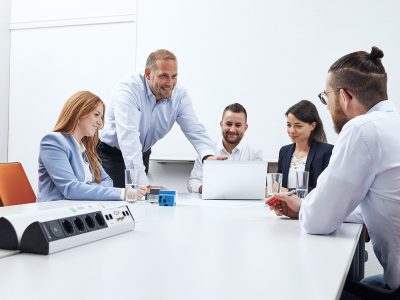 Smart Meter Rollout läuft: Der Ausbau intelligenter Messsysteme nimmt bundesweit Fahrt auf. In der AWG arbeiten mittlerweile rund 50 Energieversorgungs-unternehmen und Netzbetreiber bei der Gestaltung des intelligenten Messstellenbetriebs zusammen. Ein Einstieg ist jederzeit möglich.