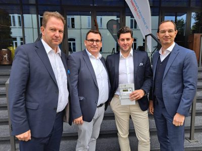Von links: Dr. Fritz Wengeler (Geschäftsführer smartOPTIMO), Tino Schmelzle (Geschäftsführer SWO Netz), Jan-Frederic Graen (Gründer und Geschäftsführer peerMetering) und Daniel Waschow (Vorstandsvorsitzender der Stadtwerke Osnabrück) stellten jetzt die 1:n-Metering-Lösung von peerMetering vor.
