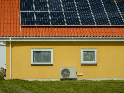 Mit der Kombination von Wärmepumpe mit Photovoltaik lässt sich ein Großteil des Wärmebedarfs erneuerbar abdecken und die Abhängigkeit von Gas oder Öl sinkt somit spürbar.