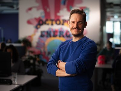 Bastian Gierull, CEO von Octopus Energy Germany, erklärt, das Zero Bills-Konzept: „Wir wollen klimafreundliches Wohnen für alle zugänglich machen – unabhängig von Baustil oder Lebensentwurf.