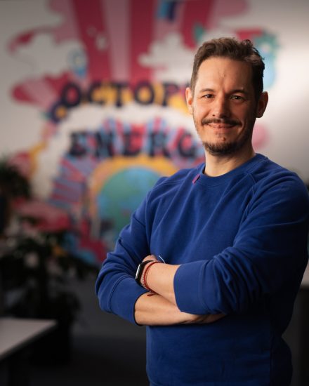 Bastian Gierull, CEO von Octopus Energy Germany, erklärt, das Zero Bills-Konzept: „Wir wollen klimafreundliches Wohnen für alle zugänglich machen – unabhängig von Baustil oder Lebensentwurf.