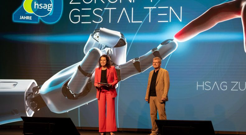 Einen spannenden Blick in die Zukunft wagte Stefan E. Renkert, Gründer der hsag, zusammen mit seinen Gästen auf dem Kongress im Heidelberger Schloss.