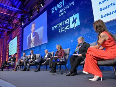 Im vollbesetzten Kongress jagten sich die Highlights. Mit Keynotes von Dr. Joachim Kabs, Mitglied der Geschäftsführung bei Bayernwerk Netz und Beatrix Brodkorb, Leiterin Unterabteilung Stromnetze und Digitalisierung der Energiewende im BMWE oder Dennis Laupichler vom BSI sowie Dr. Jan Peter Sasse von der Bundesnetzagentur.