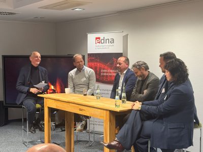 Angeregte Diskussion über die Regulierung beim 11. edna Kamingespräch.