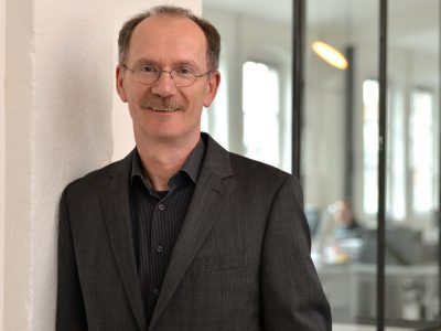 „Das Siegel kennzeichnet Anbieter, die auf Beständigkeit und Verlässlichkeit im Tagesgeschäft setzen“. Dr. Uwe Pöhls ist Botschafter des TOP-Lokalversorger-Teams.