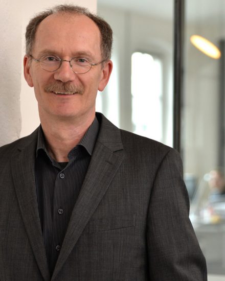 „Das Siegel kennzeichnet Anbieter, die auf Beständigkeit und Verlässlichkeit im Tagesgeschäft setzen“. Dr. Uwe Pöhls ist Botschafter des TOP-Lokalversorger-Teams.