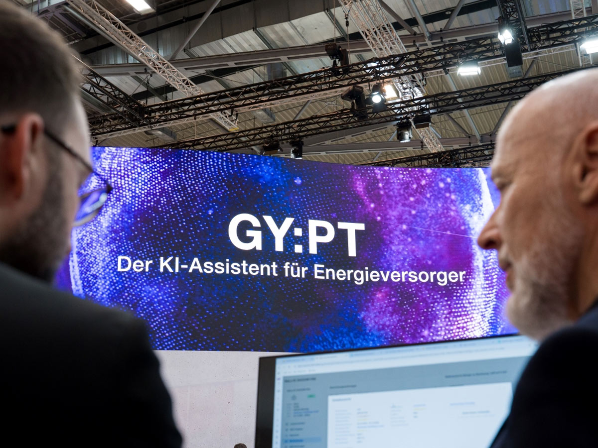 Live-Demo auf der Messe: Auf der E-world in Essen präsentierte die Wilken Software Group den KI-Assistenten GY:PT erstmals vor großem Publikum.