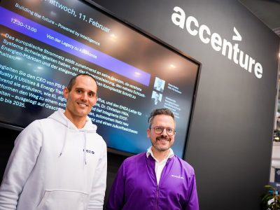 In einer vielbeachteten Keynote haben Dr. Christian Hille von Accenture (rechts) und Robert Klaffus von PSI geschildert, wie der Wandel zum agilen, modularen Plattform-Ökosystem gelingt.