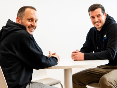 Von: links: Christian Knoll, Abteilungsleiter Messstellenbetrieb der SWK Stadtwerke Kaiserslautern Versorgungs-AG sowie Julien Thome, stellv. Bereichsleiter WFM/SaaS-Systems bei der co.met GmbH.