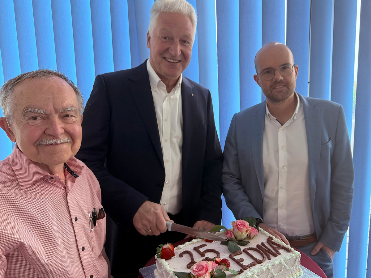 Happy Birthday (von links): Dr. Franz Hein, 1. Koordinator der EDNA-Initiative, Dirk Heinze, Präsident von 2001 bis heute, Richard Plum, Geschäftsführer des Bundesverbands.