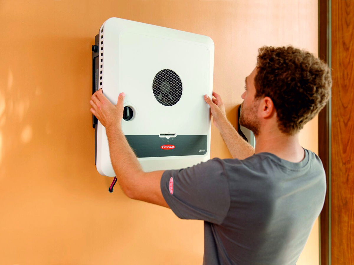 Ab sofort erweitert VERBUND das Photovoltaik-Angebot für Privatkund:innen um den Fronius GEN24-Hybrid-Wechselrichter und den Reserva-Batteriespeicher