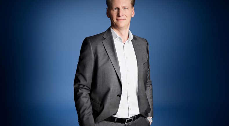 Kersten Heineke wird künftig die Bereiche Dienstleistung, Kundenservice sowie Finanzen, Personalwesen und die sonstigen administrativen Bereiche verantworten und eng mit dem bestehenden Vorstandsteam zusammenarbeiten.