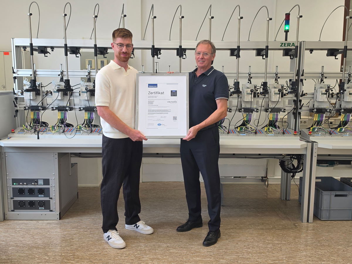 Freuen sich über die erfolgreiche ISO/IEC 27001-Rezertifizierung: VOLTARIS-Geschäftsführer Volker Schirra (rechts) und Informationssicherheitsbeauftragter Christoph Lang.