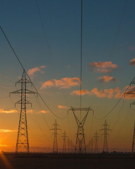 Die Wärmewende ist kein isolierter Prozess des Heizungskellers, sondern ein fundamentaler Treiber für die Transformation des gesamten Stromsystems.