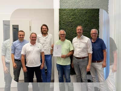 Gemeinsam zum Batteriespeicher (von links): Stefan Tschirner, Ralf Höper, Oliver Ziegler (alle ane.energy), Dr. Gerhard Röhrlein (Bürgerenergie), Steffen Bögner (ingenia), Gerhard Borchers (Bürgerenergie).