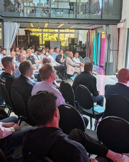 Annike Abromeit (EEBus Initiative e.V.) moderierte den EEBUSummit 2026 im Living Lab Cologne.